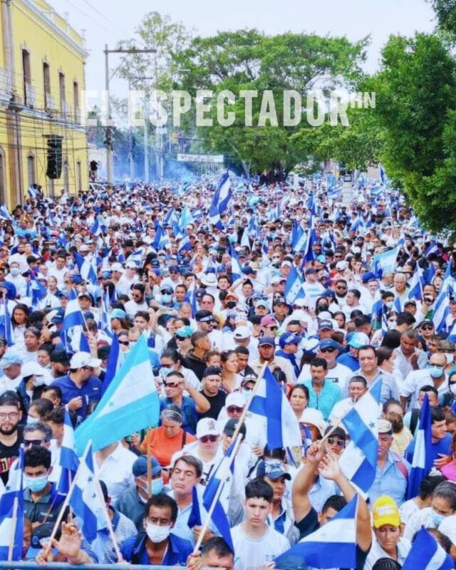 Partido nacional sale a las calles en una representativa movilización “es ahora o nunca”