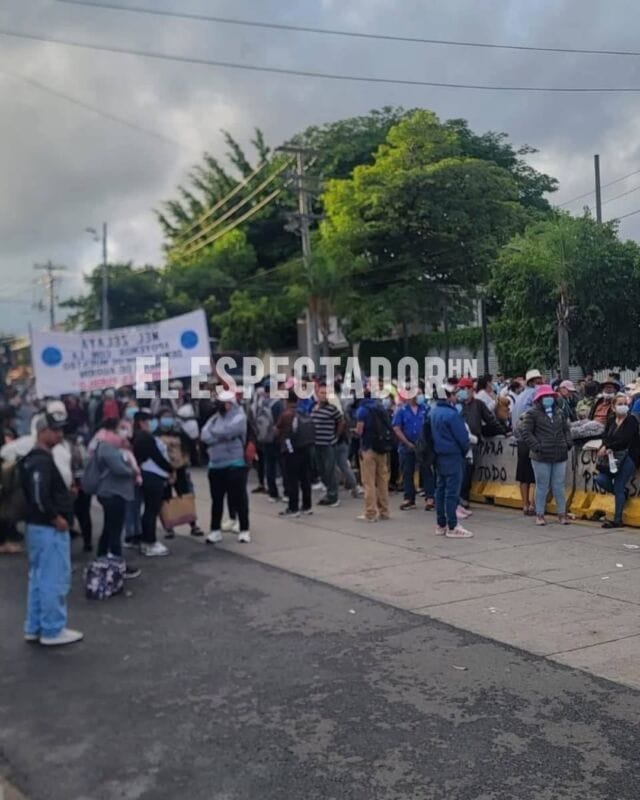 Koriun: Manifestantes protestan en las proximidades de casa presidencial y reportan varias calles cerradas
