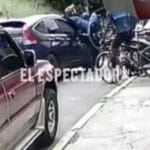 Ciclistas atropellados captados en cámara cuando un conductor lo atropelló