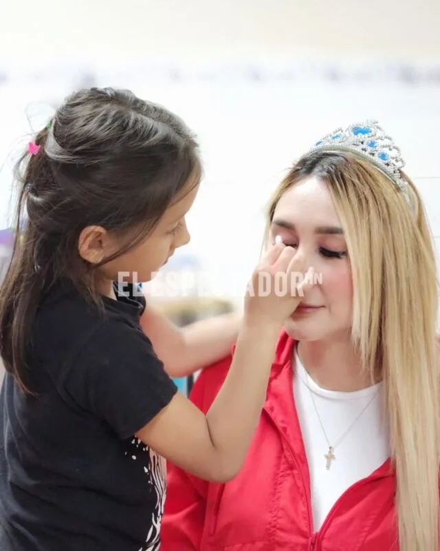 Sarahí Vásquez realiza visita social a “La casa del niño”