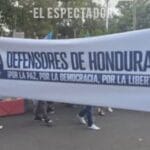 Defensores de Honduras realizan plantón en el parque el Obelisco
