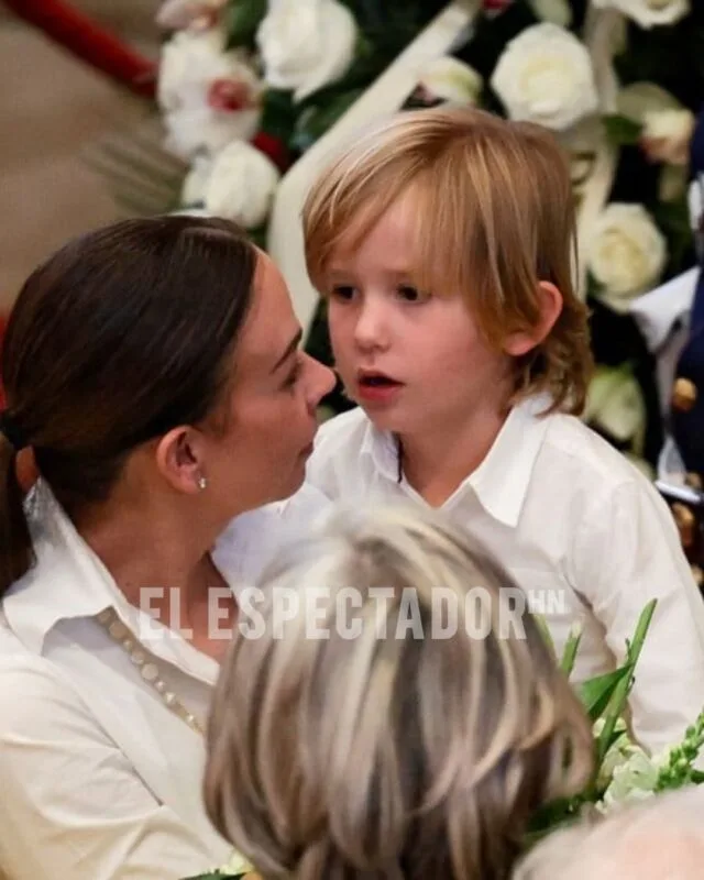 Miguel Uribe Turbay deja su hijo Alejandro y se despide de su padre en emotiva ceremonia
