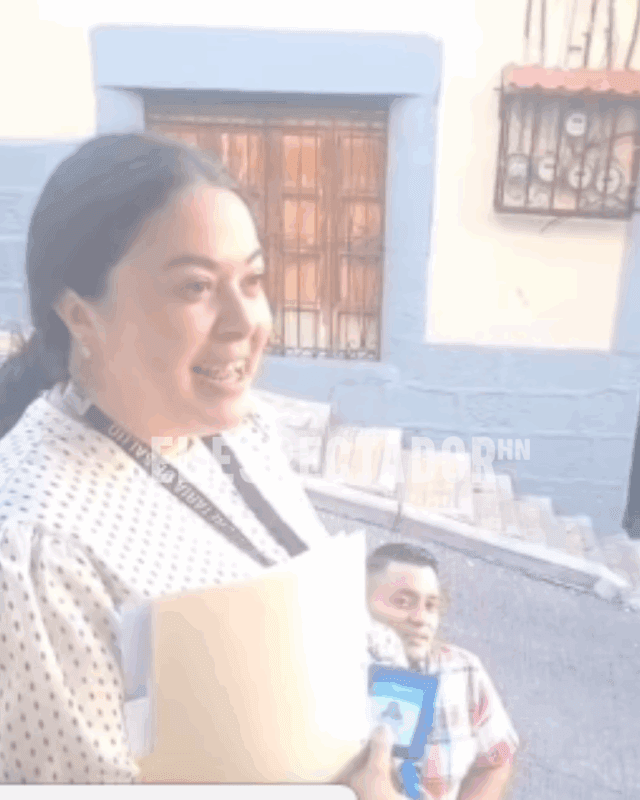 Secretaría de Salud intenta hacer audiencia de descargo en casa de enfermera 