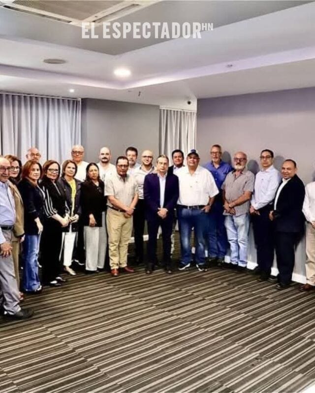 Jorge Aldana presenta plan de desarrollo a la junta directiva de la CCIT