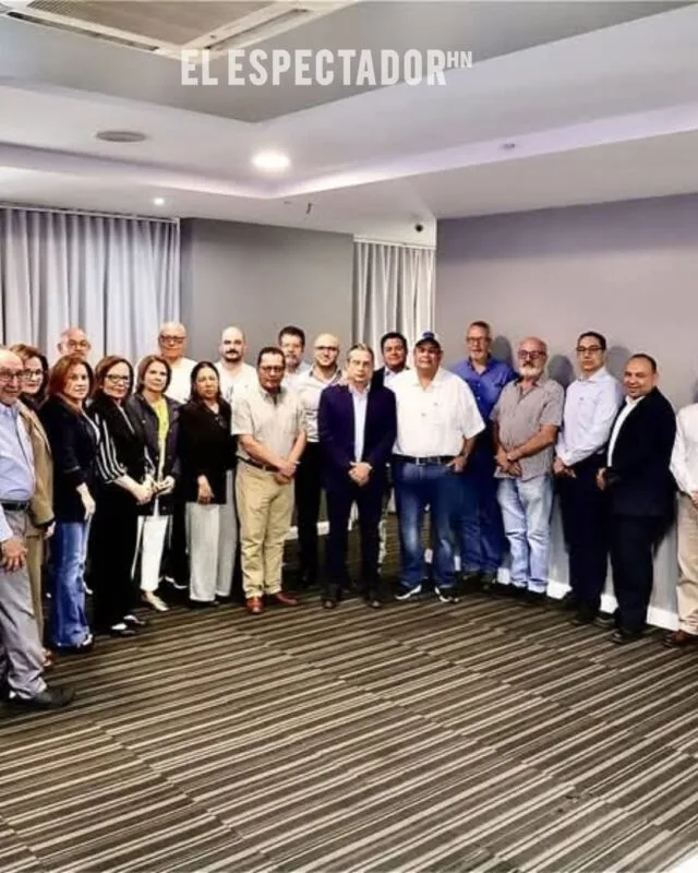 Jorge Aldana presenta plan de desarrollo a la junta directiva de la CCIT