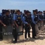 Garífunas protestan en Cayos Cochinos contra reality español por riesgo a tortugas carey