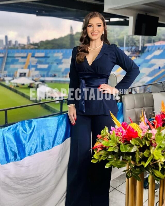 Presentadoras y periodistas hondureñas deslumbran con elegancia en el 204 Aniversario de Independencia