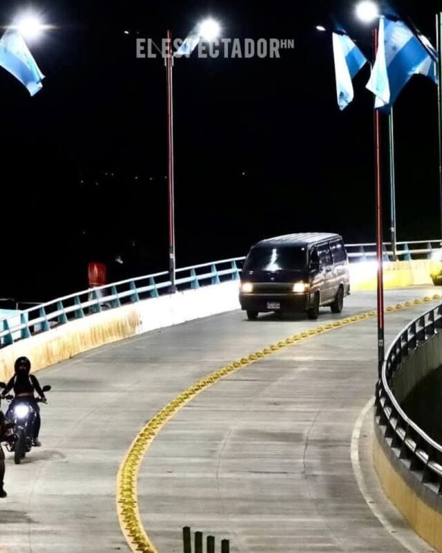 Jorge Aldana inaugura paso elevado Juan Pablo II en celebración del mes de la patria