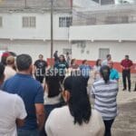 Padres de familia protestan en Hillcrest School por despido de docentes y cambios en la administración