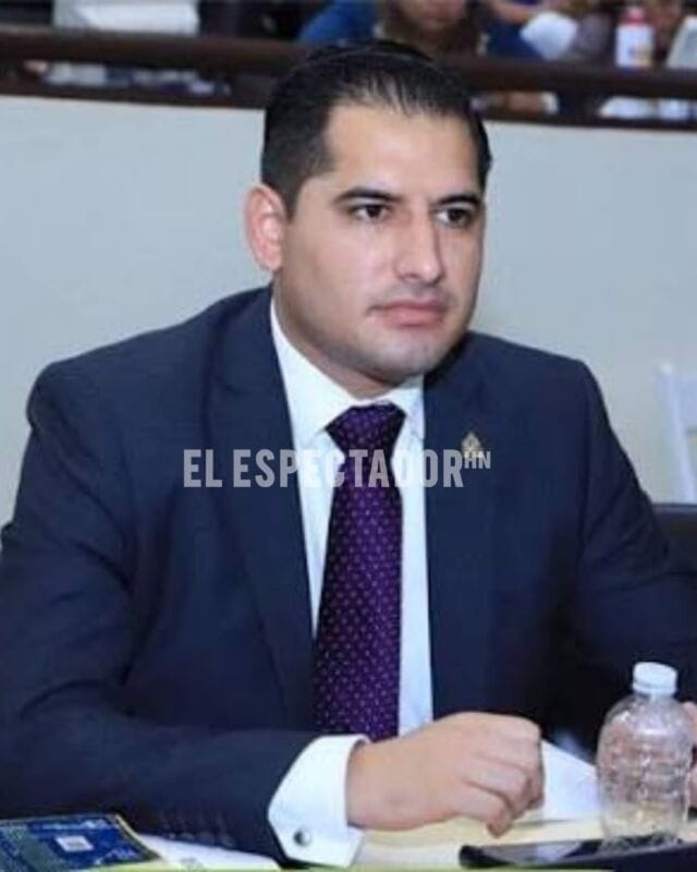 Jhosy Toscano propone ley para que los diputados trabajen cinco o seis días a la semana