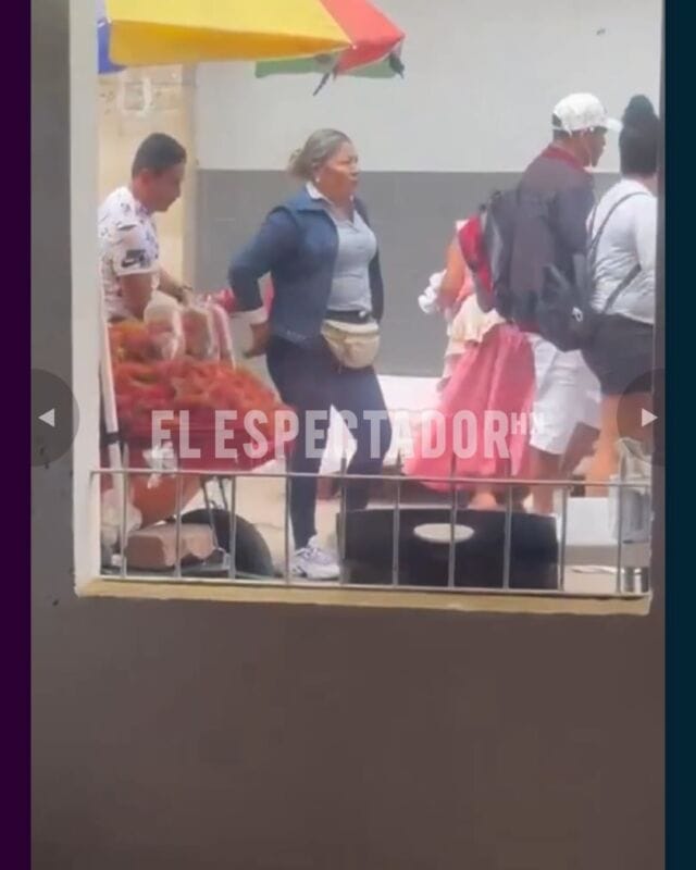 Pareja de ladrones roba pertenencias a joven en plena peatonal de Tegucigalpa