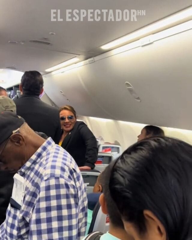 Hondureño graba a la presidenta Xiomara Castro a bordo de un vuelo comercial