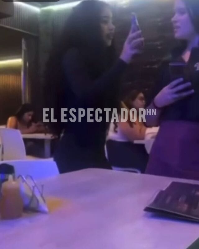 Mesera atrevida envía mensaje a cliente y termina en tenso encuentro con su novia