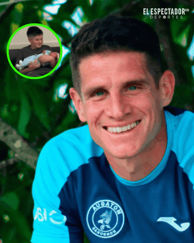 El portero Jonathan Rougier del Club Motagua celebrando la llegada de su segundo hijo