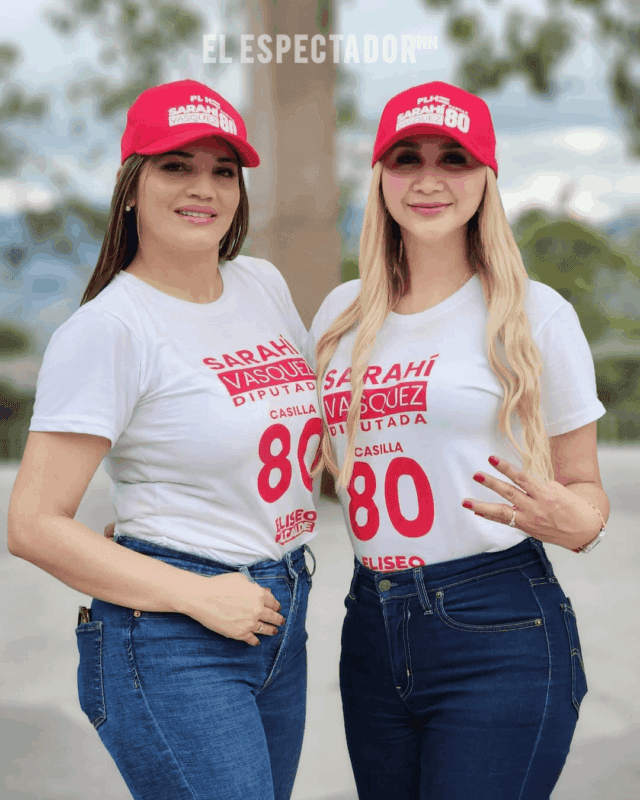 Sarahí Vásquez y Laura Euceda durante mensaje sobre la Ley Integral del Adulto Mayor en Tegucigalpa.