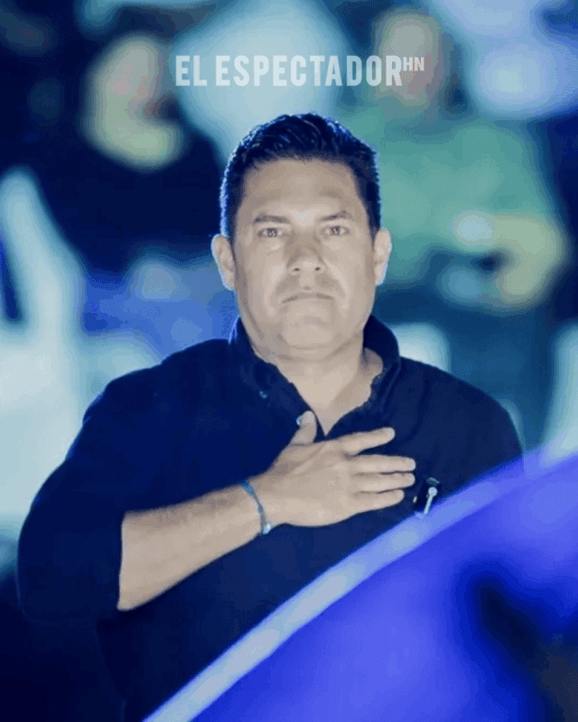 Juan Diego Zelaya con Nasry Asfura y simpatizantes en cierre de campaña.