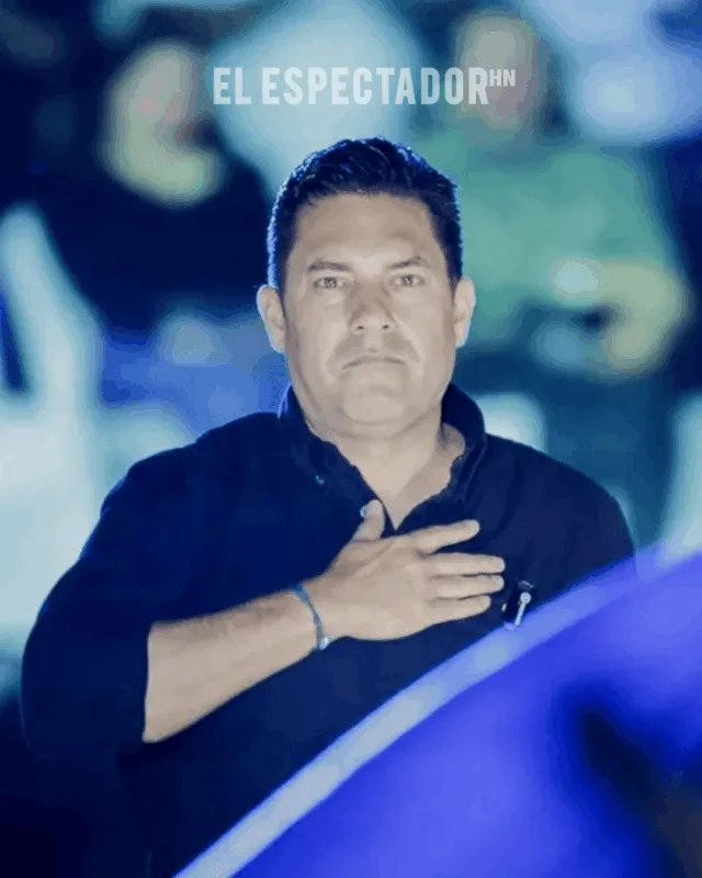 Juan Diego Zelaya con Nasry Asfura y simpatizantes en cierre de campaña.