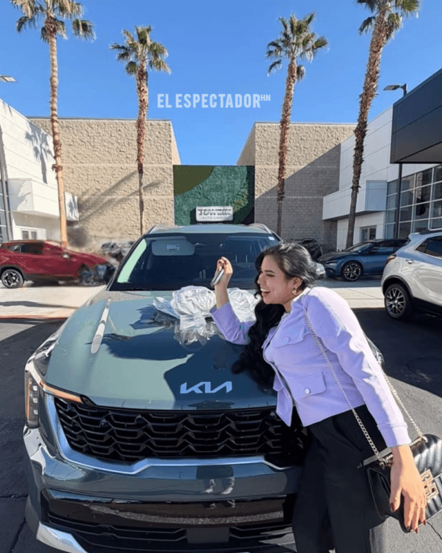 ¡Un sueño cumplido! Angie Ortez estrena lujoso carro 2025 en Estados Unidos