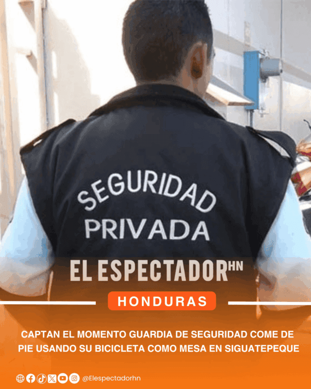 Captan el momento guardia de seguridad come de pie usando su bicicleta como mesa en Siguatepeque