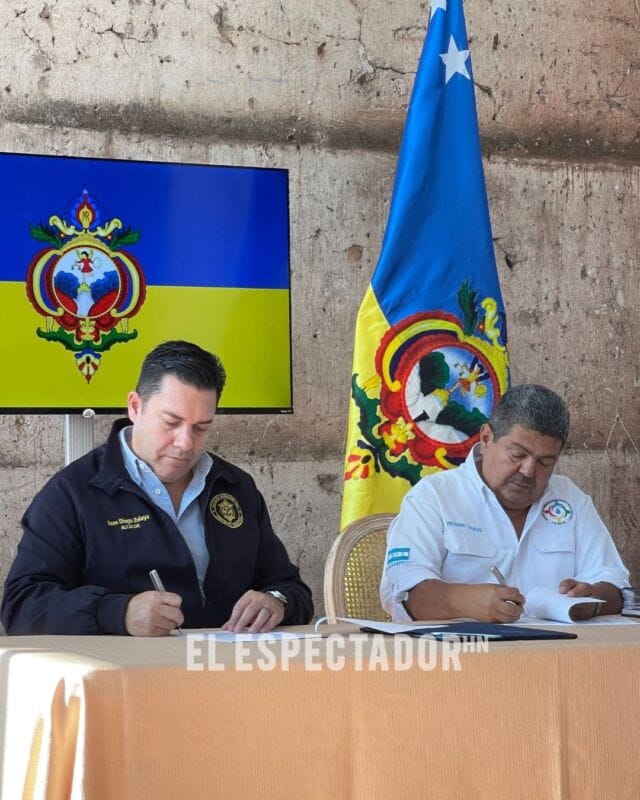 Juan Diego Zelaya firma convenio con AJJAASFRAM para fortalecer sistema de agua en la capital